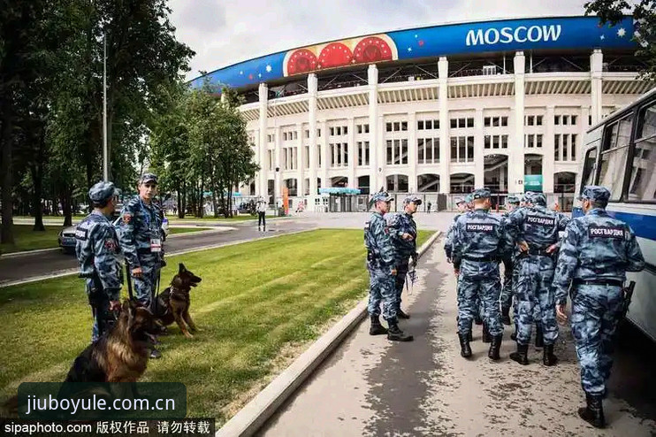 世界杯安保策略调整解读：从英国警员缩减看大型赛事安全管理指南